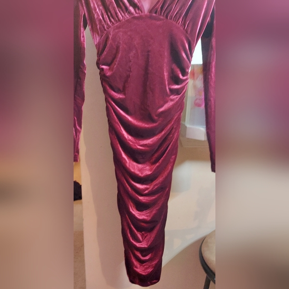Velvet Dress - Picture 6 of 7